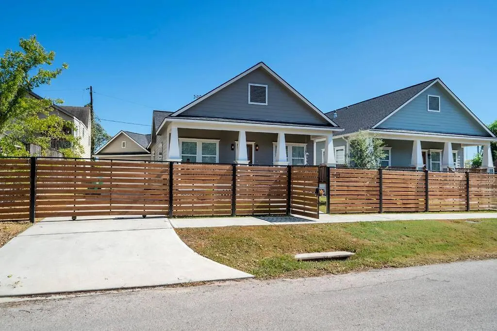 New Luxurios & Modern 3 Bedroom Villa In The Heights-1