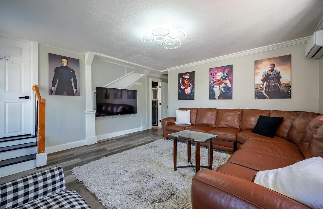 New 7 Bedroom Home Sleep 22 Ev/Pet/Free Parking-1