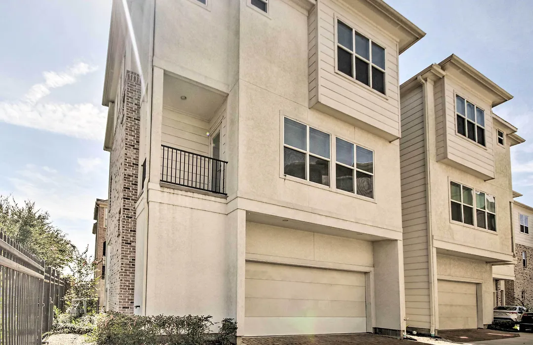 3-Story Home Near Museums, Nightlife And Downtown!-1