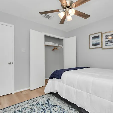 King Bed 3-Bedroom W/ Big Backyard-3