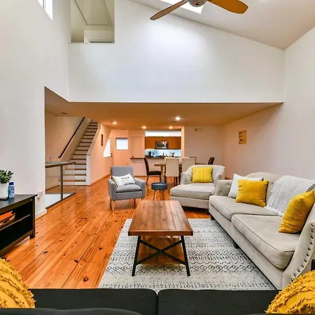 Modern Houston Townhome With Balcony 5 Mi To Dtwn!-3